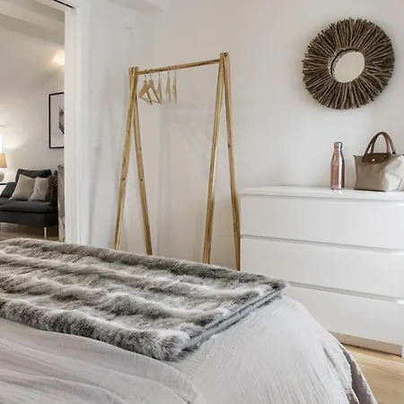 Apartment The Romantic Nest - The Perfect Getaway At Downtown, 6th-floor No Lift Lisbon