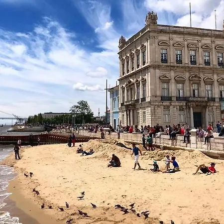 The Romantic Nest - The Perfect Getaway At Downtown, 6th-floor No Lift Apartment Lisbon