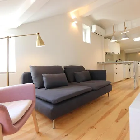 Apartment The Romantic Nest - The Perfect Getaway At Downtown, 6th-floor No Lift Lisbon