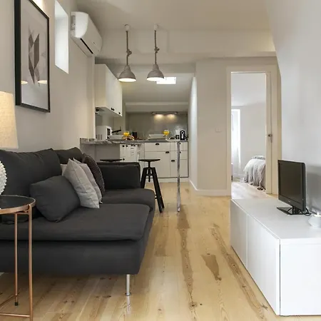 Apartamento The Romantic Nest - The Perfect Getaway At Downtown, 6th-floor No Lift Lisboa