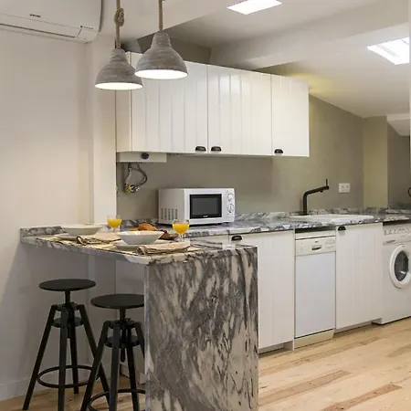 Apartment The Romantic Nest - The Perfect Getaway At Downtown, 6th-floor No Lift Lisbon
