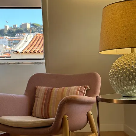 The Romantic Nest - The Perfect Getaway At Downtown, 6th-floor No Lift Apartment