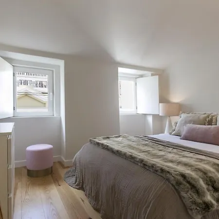 The Romantic Nest - The Perfect Getaway At Downtown, 6th-floor No Lift 아파트 *